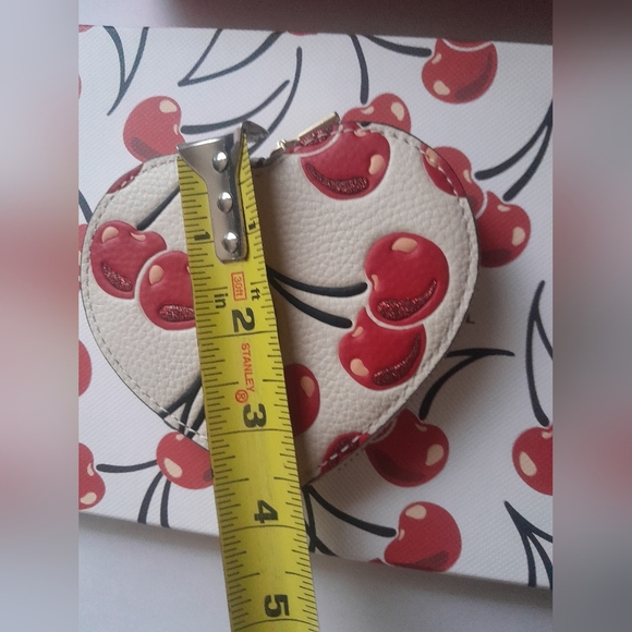 New Coach Heart Shape Cherry Print Coin Coin/ Tote Charm  Dog Clip & Gift Box - Picture 5 of 11